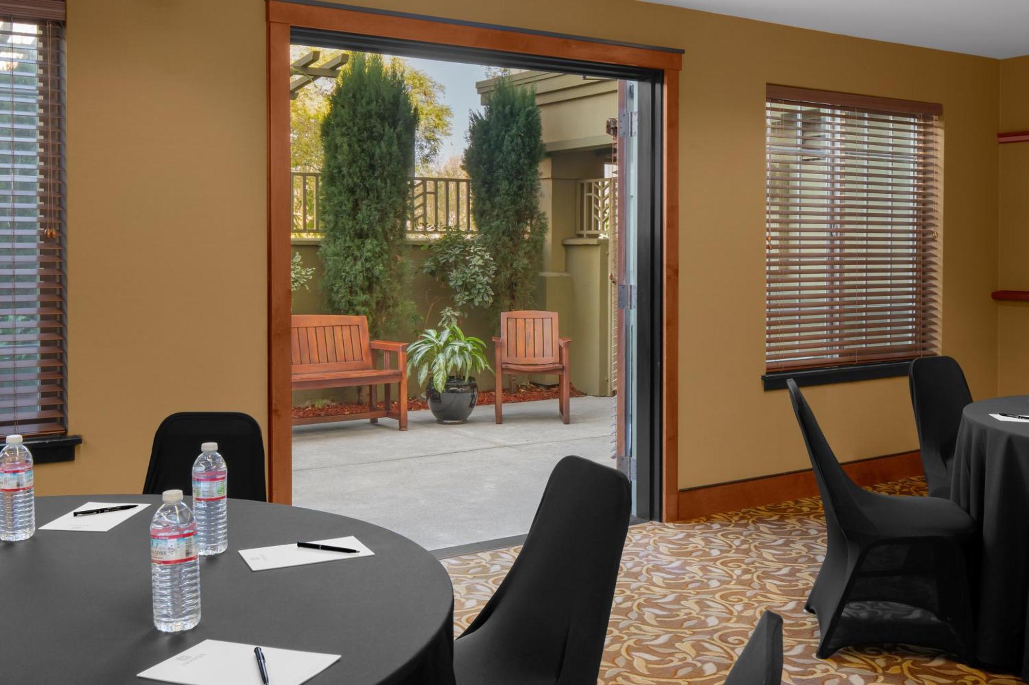 Larkspur Landing Extended 3* Roseville